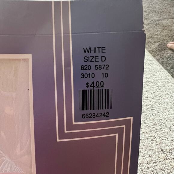 NWT Vintage Gloria Vanderbilt White Daysheer Pantyhose Size D 200 - 245 LBS - Picture 2 of 6
